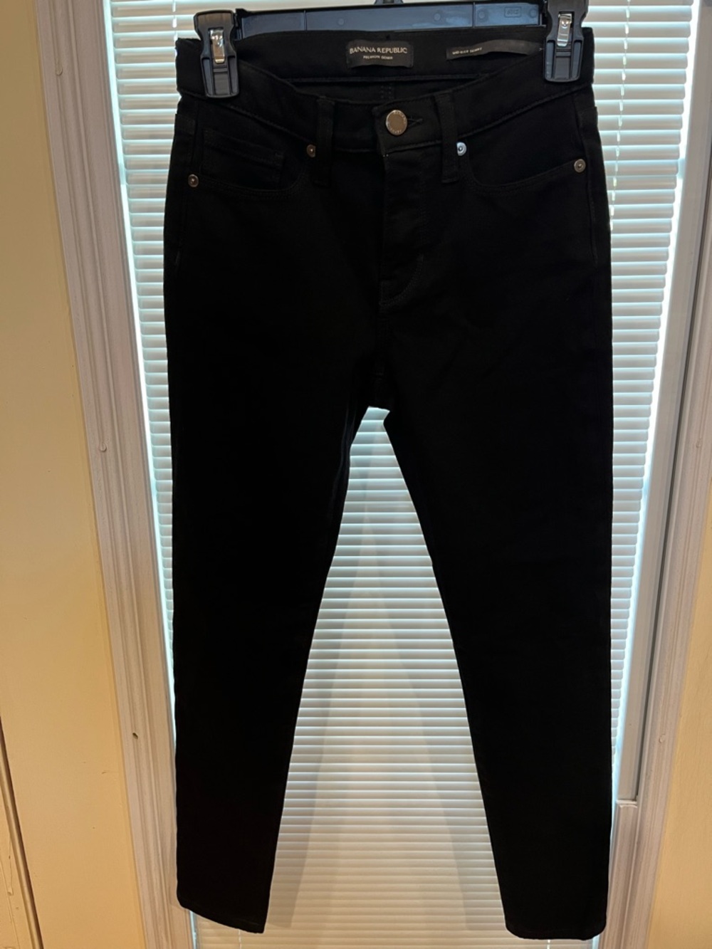 Banana Republic Black Skinny Jeans — Sleek High-Rise Style